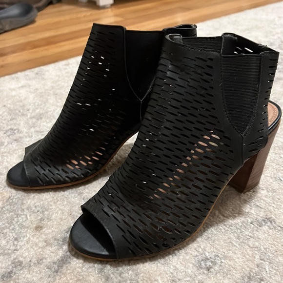 Steve Madden open toe booties - Picture 3 of 6